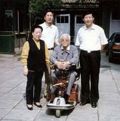 ϰ��ƽ�빢쮺�Ӱ��ǰ��Ϊ��쮷��������㣬����Ϊ��쮵Ķ��ӹ�־Զ.jpg